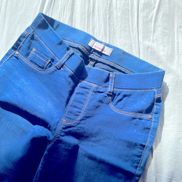 Sold Free with any purchase.High rise jeans size small - Picture 5 of 6